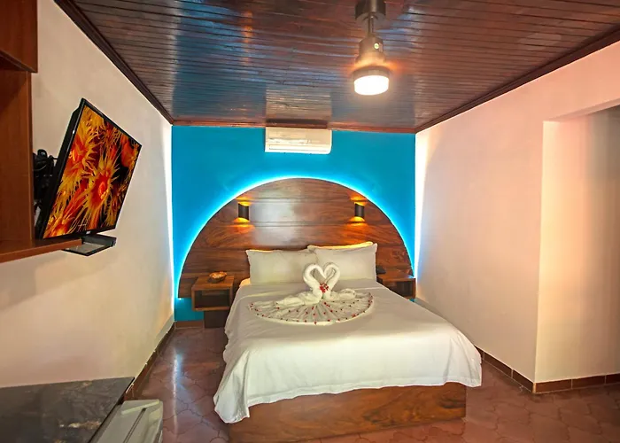 El Velero Hotel