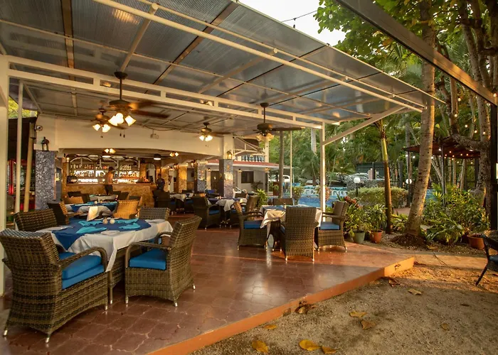 El Velero Hotel