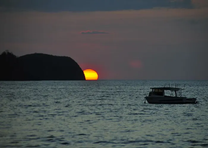 El Velero Playa Hermosa (Guanacaste)