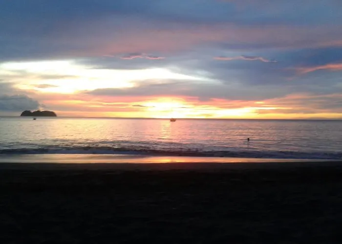 El Velero Playa Hermosa (Guanacaste)